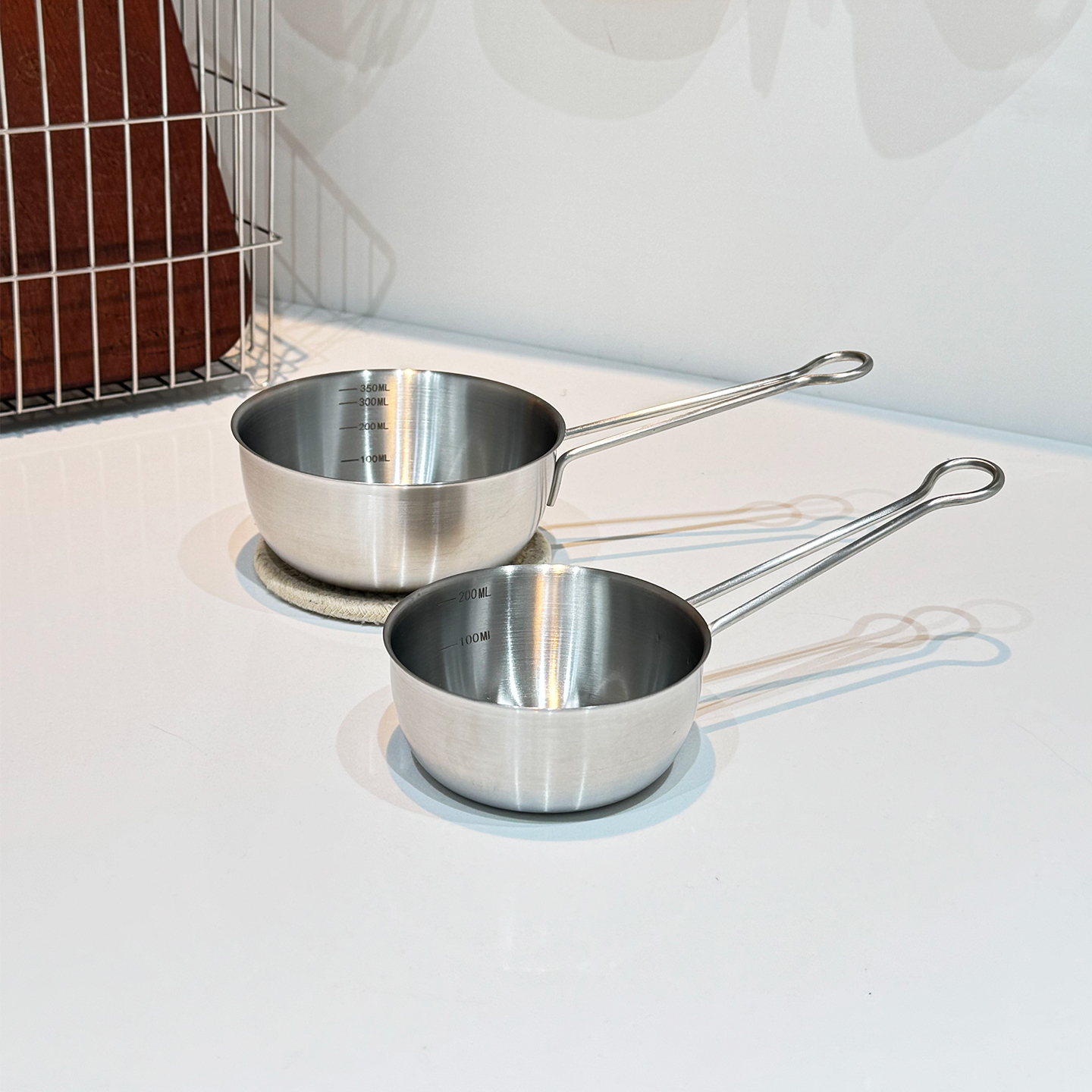 带柄304不锈钢泼油锅量杯勺油壳