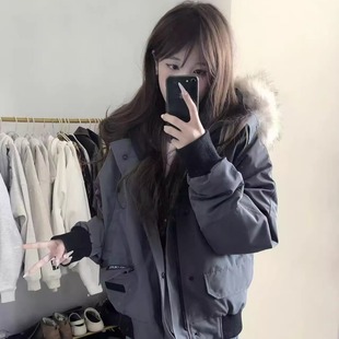 2025冬季新款大码鹅飞行员短款工装大毛领羽绒服男女同款加厚外套