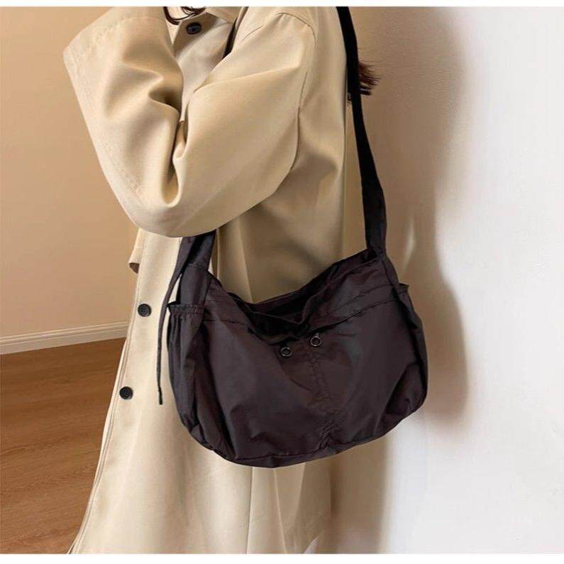 高级感尼龙饺子包男女同款斜挎包简约运动风大容量休闲单肩托特包