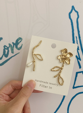 (半价清仓）日系复古时髦街拍不对称金属质感线条花朵珍珠 耳钉