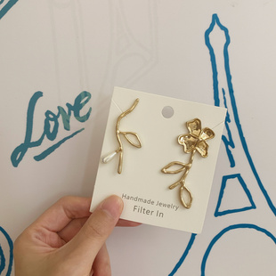 (半价清仓)日系复古时髦街拍不对称金属质感线条花朵珍珠 耳钉