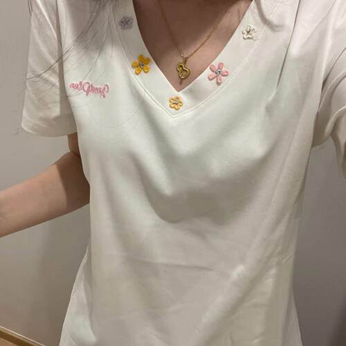 美式甜辣立体花朵刺绣V领
