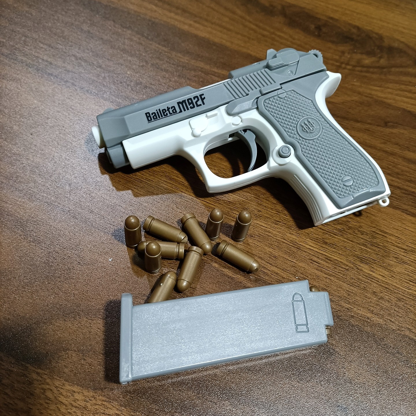 m92塑料手枪模型仿真弹夹可拆卸男孩手拉安全无威力发射玩具枪图片