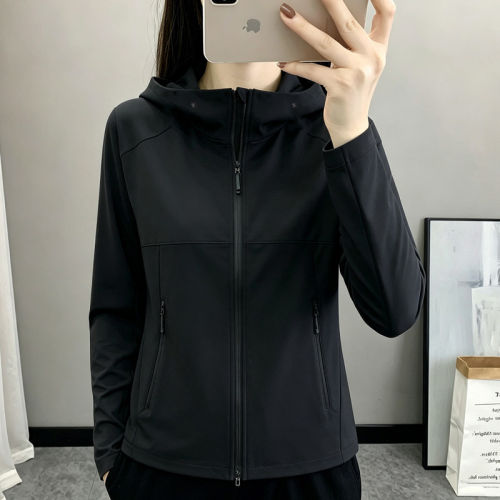户外软壳衣女骑行防风运动外套大码宽松休闲百搭冲锋衣徒步登山服