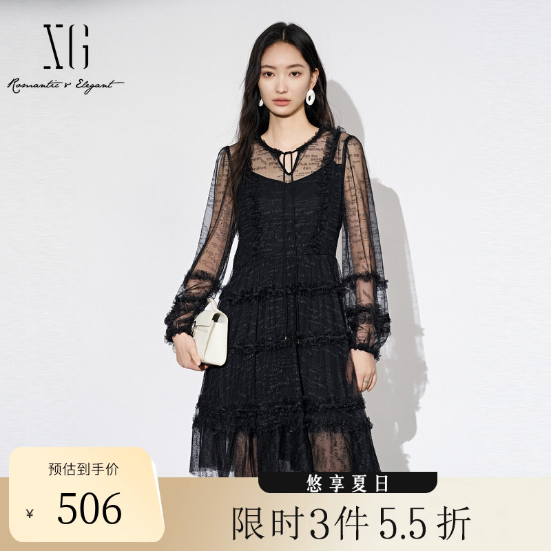 XG雪歌黑色中长款长袖连衣裙时尚秋季新款字母印花网纱A字裙女装