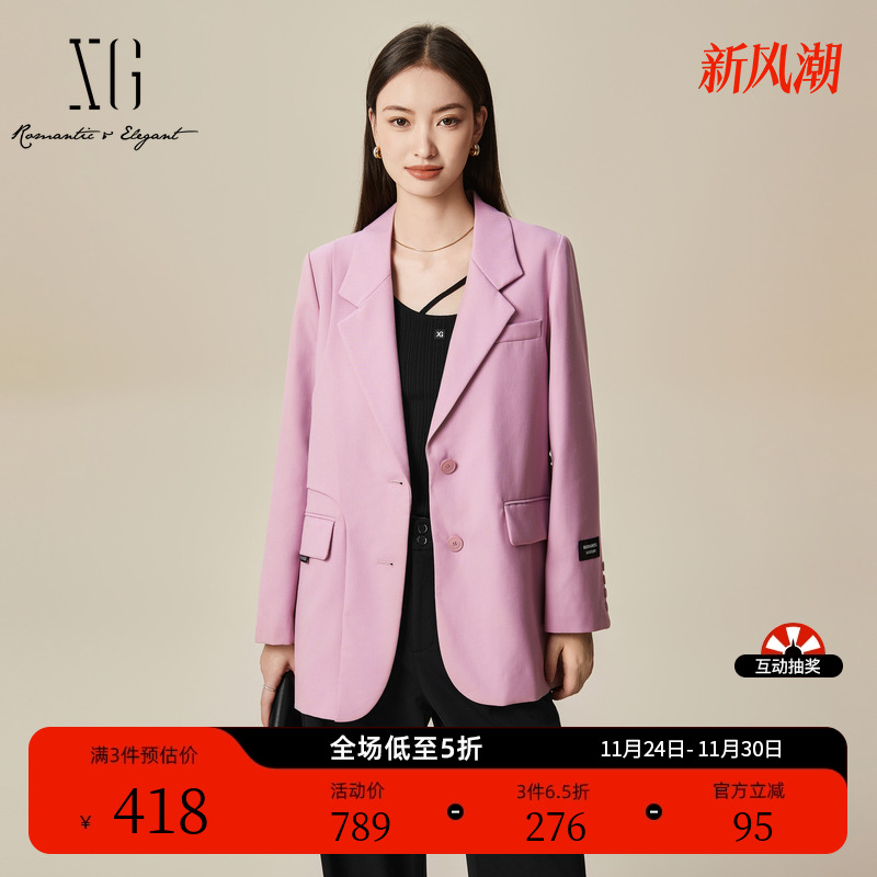 XG雪歌浅粉色翻驳领休闲西装时尚春季新款字母标签设计长袖外套女