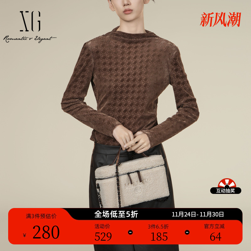 XG雪歌咖啡色满版印花长袖T恤2025冬季新款修身设计圆领上衣女装