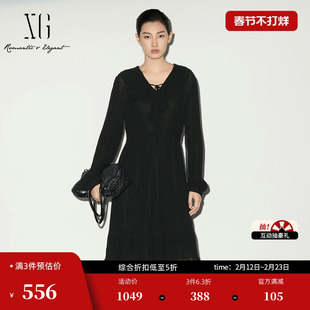 XG雪歌荷叶边V领连衣裙2026春季新款黑色高腰显瘦长袖A字伞裙女装