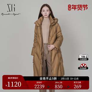 XG雪歌咖色中长款鸭绒羽绒服2025冬季新款连帽设计长袖保暖外套女