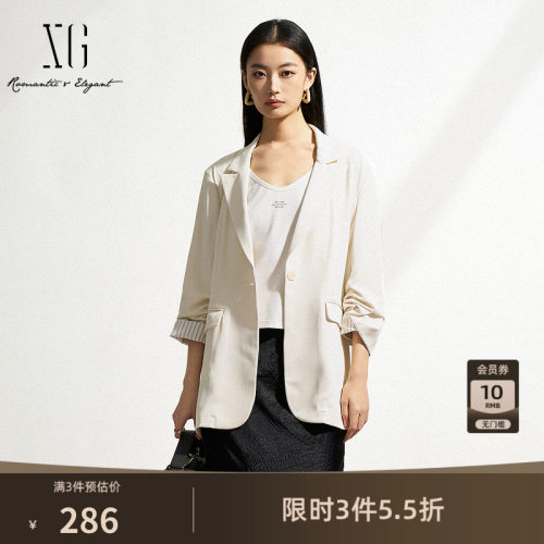 XG雪歌米白色七分袖休闲西装2025春季新款褶皱设计拼接长袖外套女