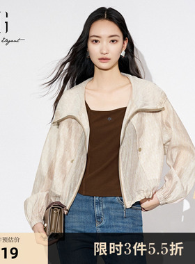 XG雪歌浅咖色满版字母印花短外套时尚秋季新款连帽休闲长袖上衣女