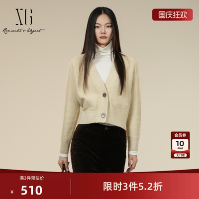 XG雪歌浅黄色短款长袖毛针织衫2025冬季新款无领宽松开衫外套女装