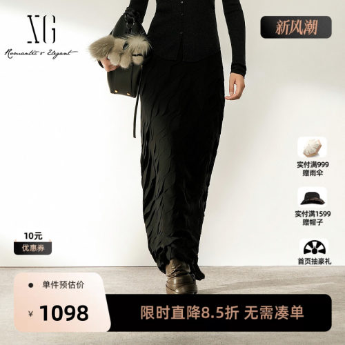 【单件立减】XG雪歌黑色波浪菱格压褶直筒半身裙2026冬季新款女装