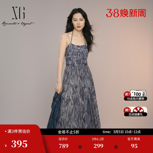 XG雪歌淑女风收腰设计连衣裙2025秋季新款扎染设计碎花吊带长裙女