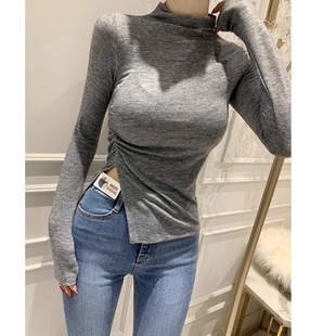 秋冬半高领侧开叉皱褶修身长袖T恤女性感显胸打底衫别致内搭上衣