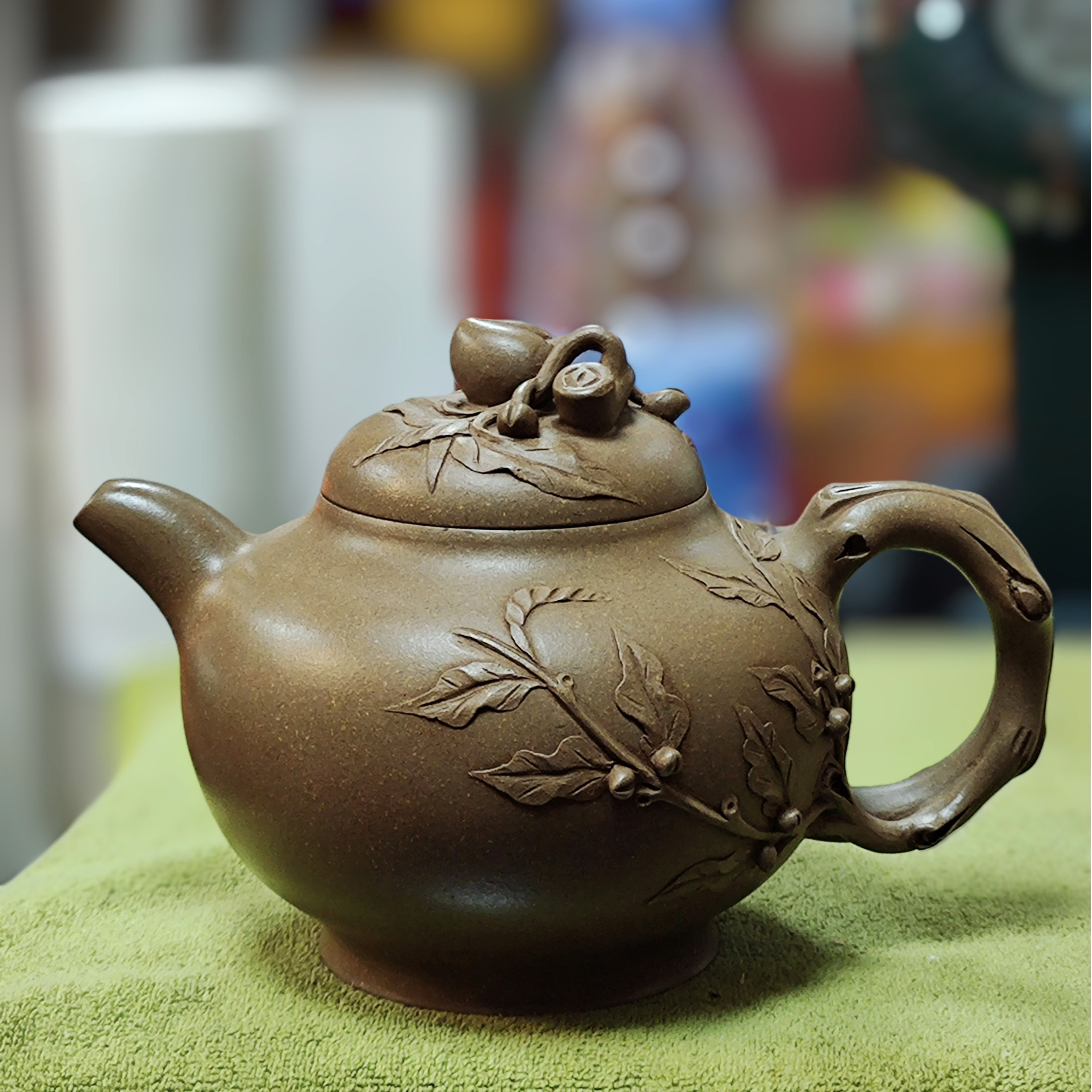 宜兴紫砂早期壶老段泥寿桃壶手工立体堆塑仿生花器典藏收藏泡茶壶