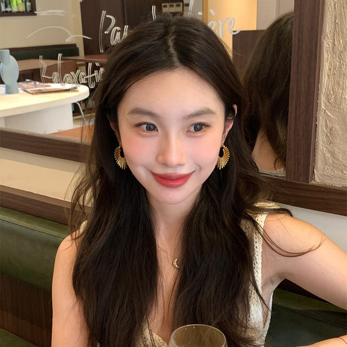 气质金色桃心几何耳环耳钉轻奢老钱风高级感海边度假独特夸张耳饰