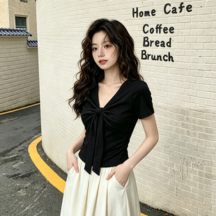 黑色法式设计感V领蝴蝶结短袖T恤女夏季新款小众洋气修身显瘦上衣