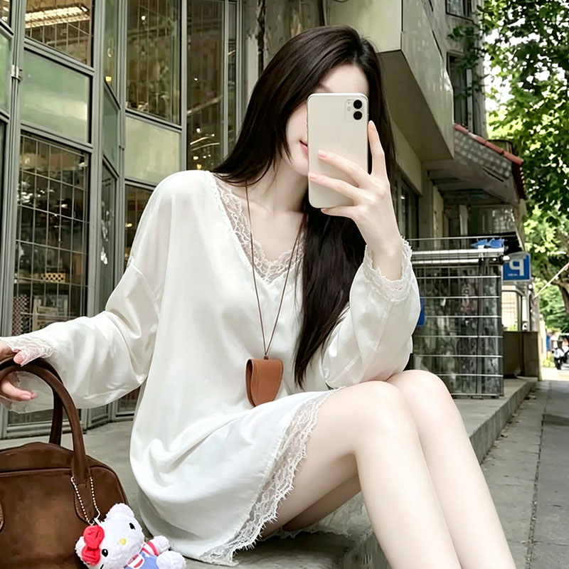 白色长袖t恤女春秋冬季中长款宽松V领拼接蕾丝花边百搭打底衫上衣