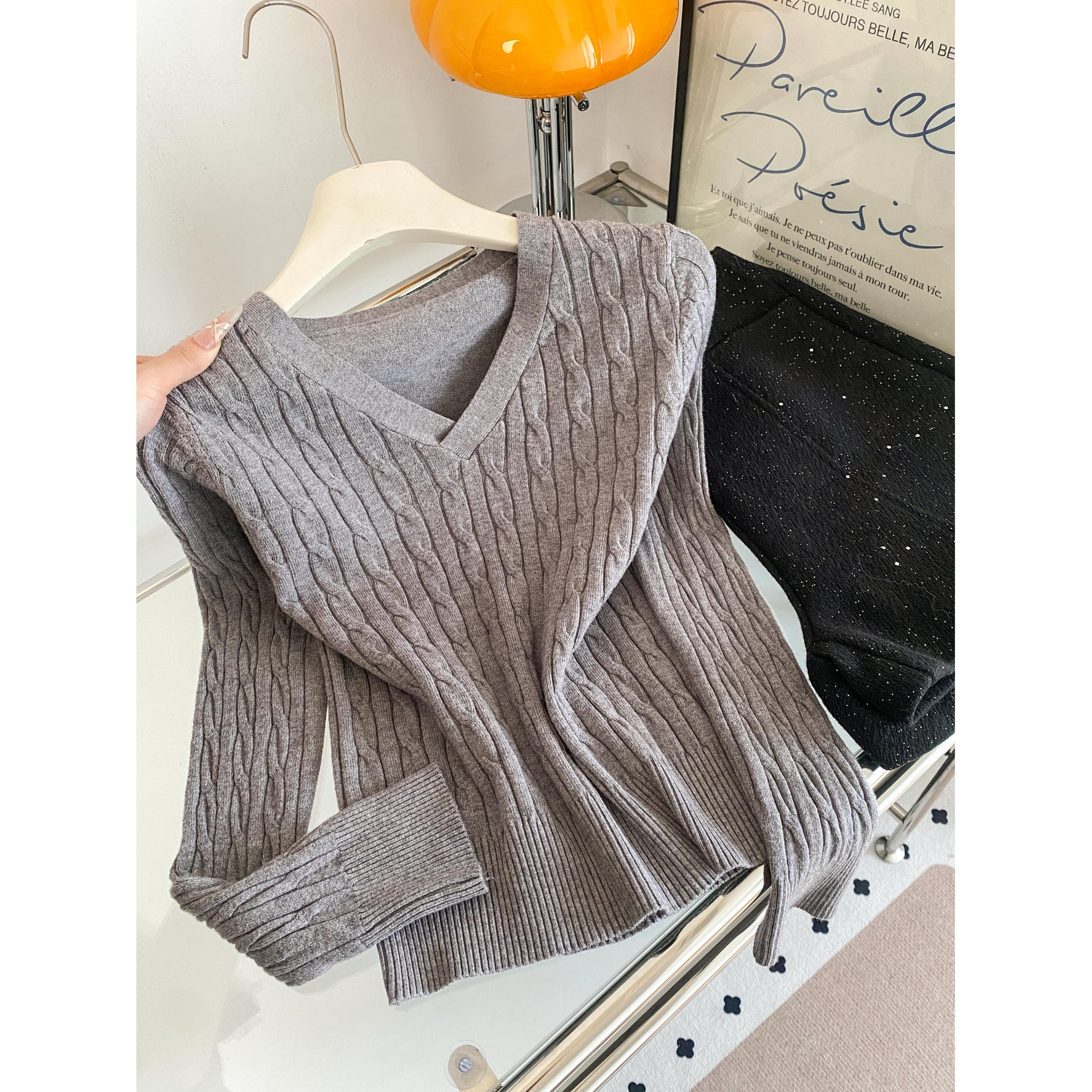 【赠运费险】V领长麻花针织衫