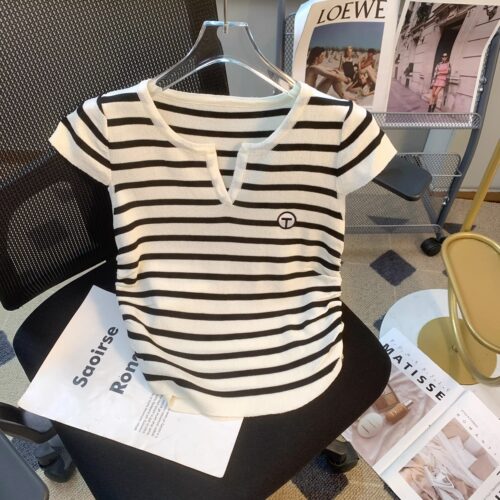 【赠运费险】冰丝条纹v领短袖T恤