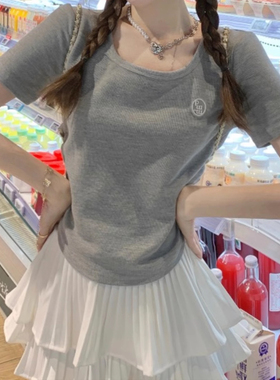 美式复古灰色U领短袖T恤女2025夏季新款独特超好看正肩甜辣小上衣