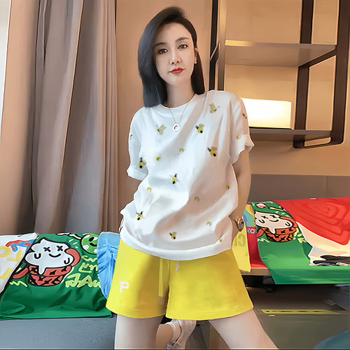 夏装搭配一整套2026新款休闲时尚刺绣短袖T恤阔腿短裤两件套女潮