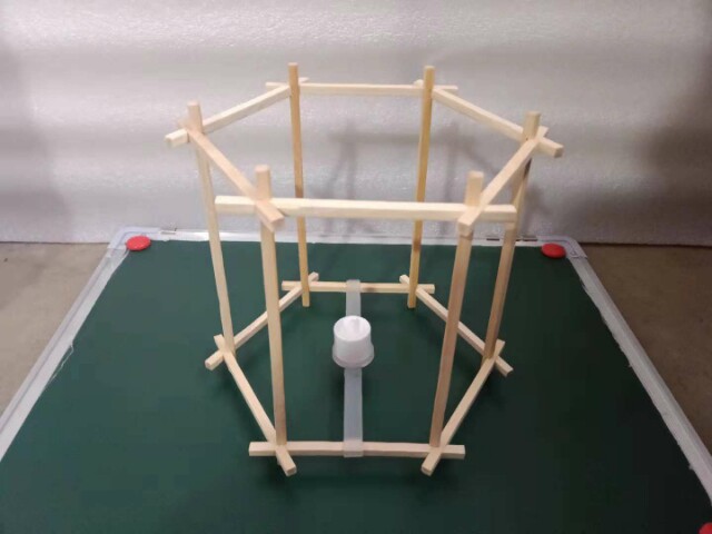 手工儿童拼装骨架做灯笼