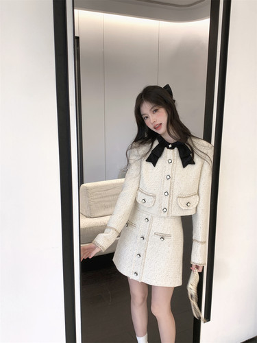 奶白色小香风套装女秋冬两件套