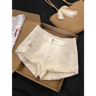 辣妹米白色重工烫钻牛仔短裤 字热裤 女夏季 … 高腰显瘦超短 美式