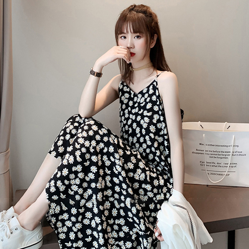 小雏菊碎花连衣裙仙女显瘦裙子超仙森系法式吊带少女裙2020年新款
