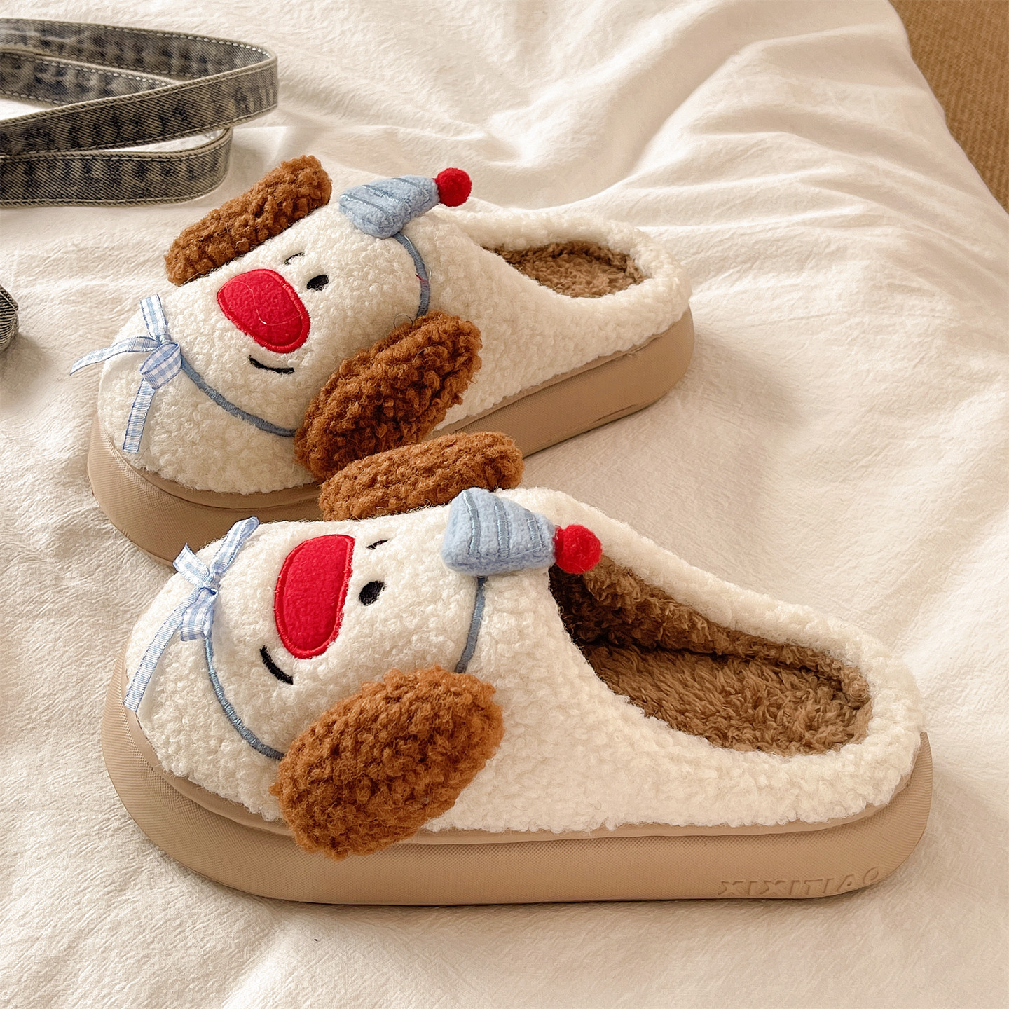 可爱帽子红鼻狗毛毛拖鞋女士冬季居家室内厚底防滑加绒保暖棉拖鞋