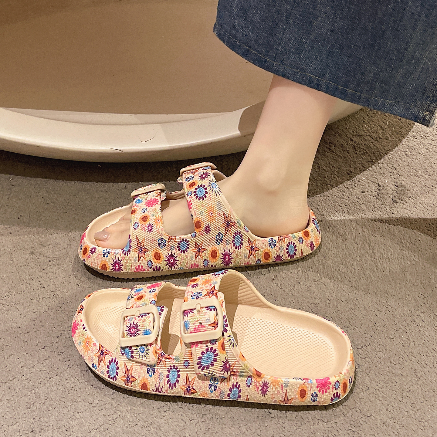 拖鞋女夏季外穿2025新款时尚碎花双带室内居家防滑厚底一字凉拖鞋