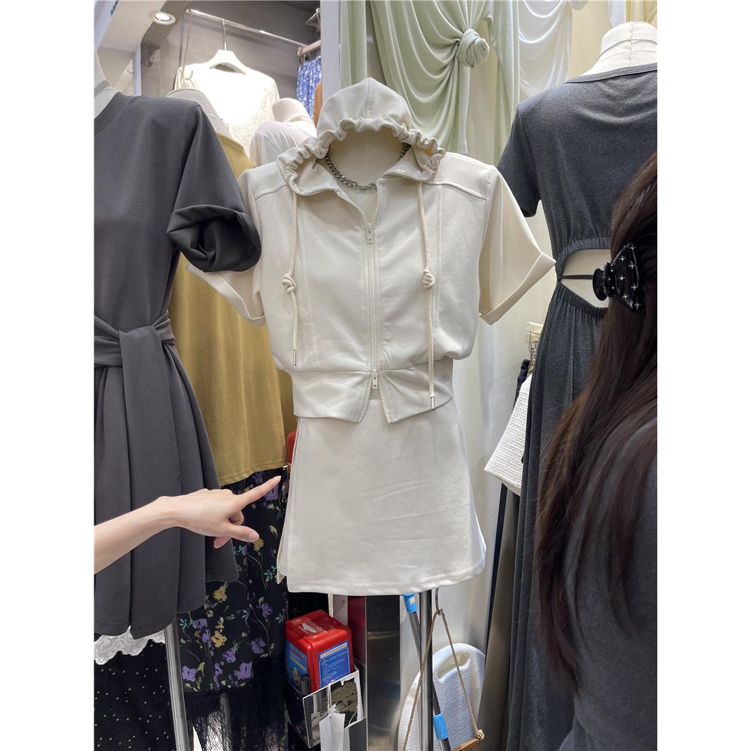 十三行女装2025夏季新款韩版时尚修身连帽短袖上衣+裤裙显瘦套装