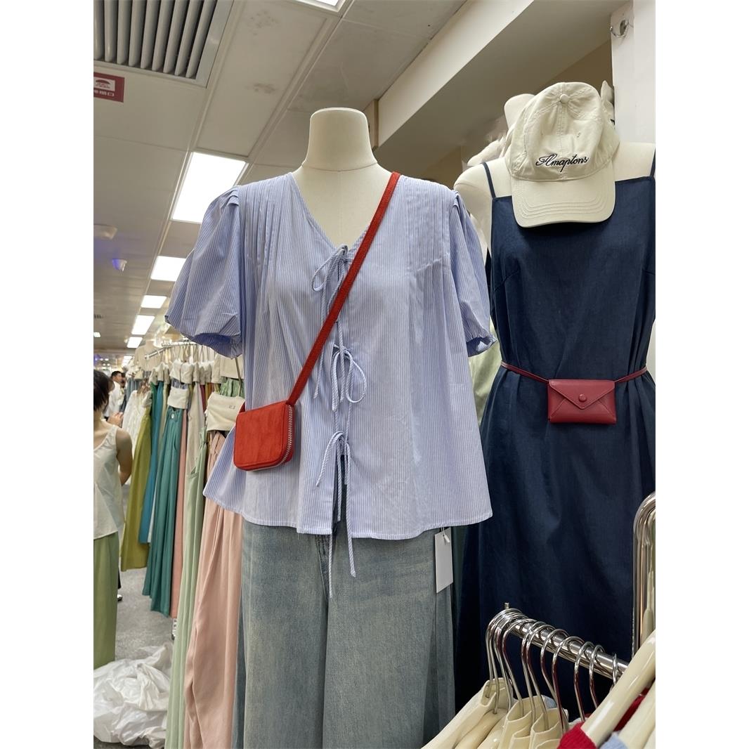 十三行女装夏季新款2025年韩版V领系带竖纹泡泡袖宽松减龄衬衫