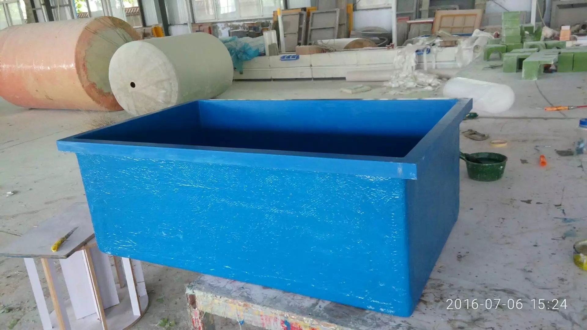 玻璃钢水槽 玻璃钢水箱 玻璃钢水池 玻璃钢养鱼池 游乐场垂钓鱼池