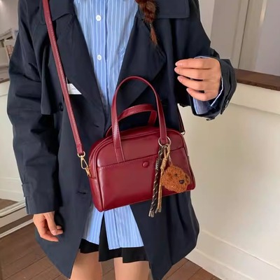 保龄球包包女斜挎包简约百搭大气2025新款学生党红色大容量手提包