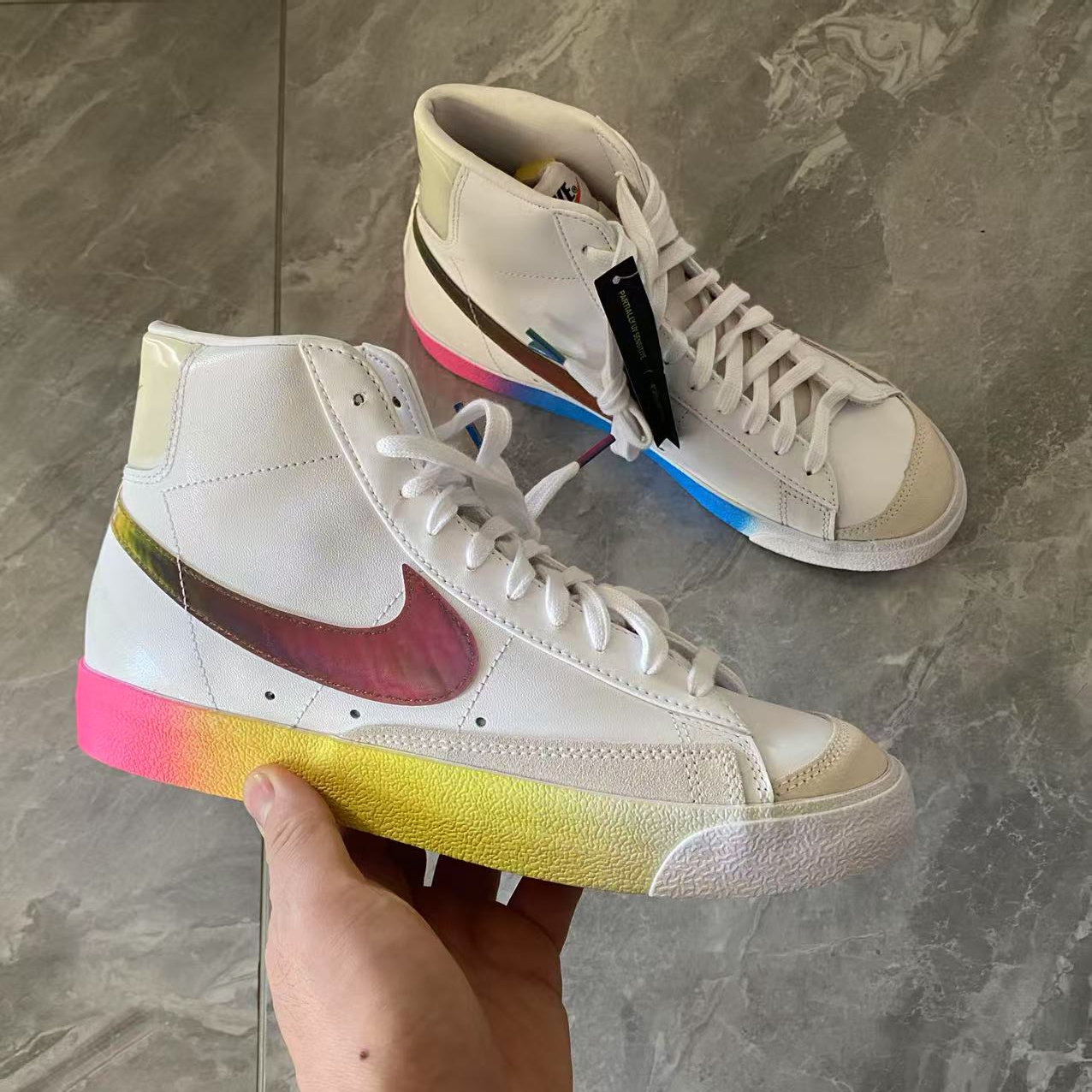 Nike/耐克 BLAZER MID 77白镭射彩虹男子高帮休闲板鞋 CZ8653-136