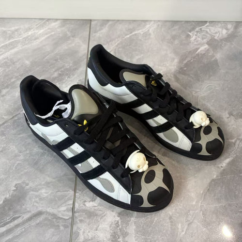 OFFGOD X Adidas SuperStar 82 联名复古时尚男子休闲鞋 JQ8778