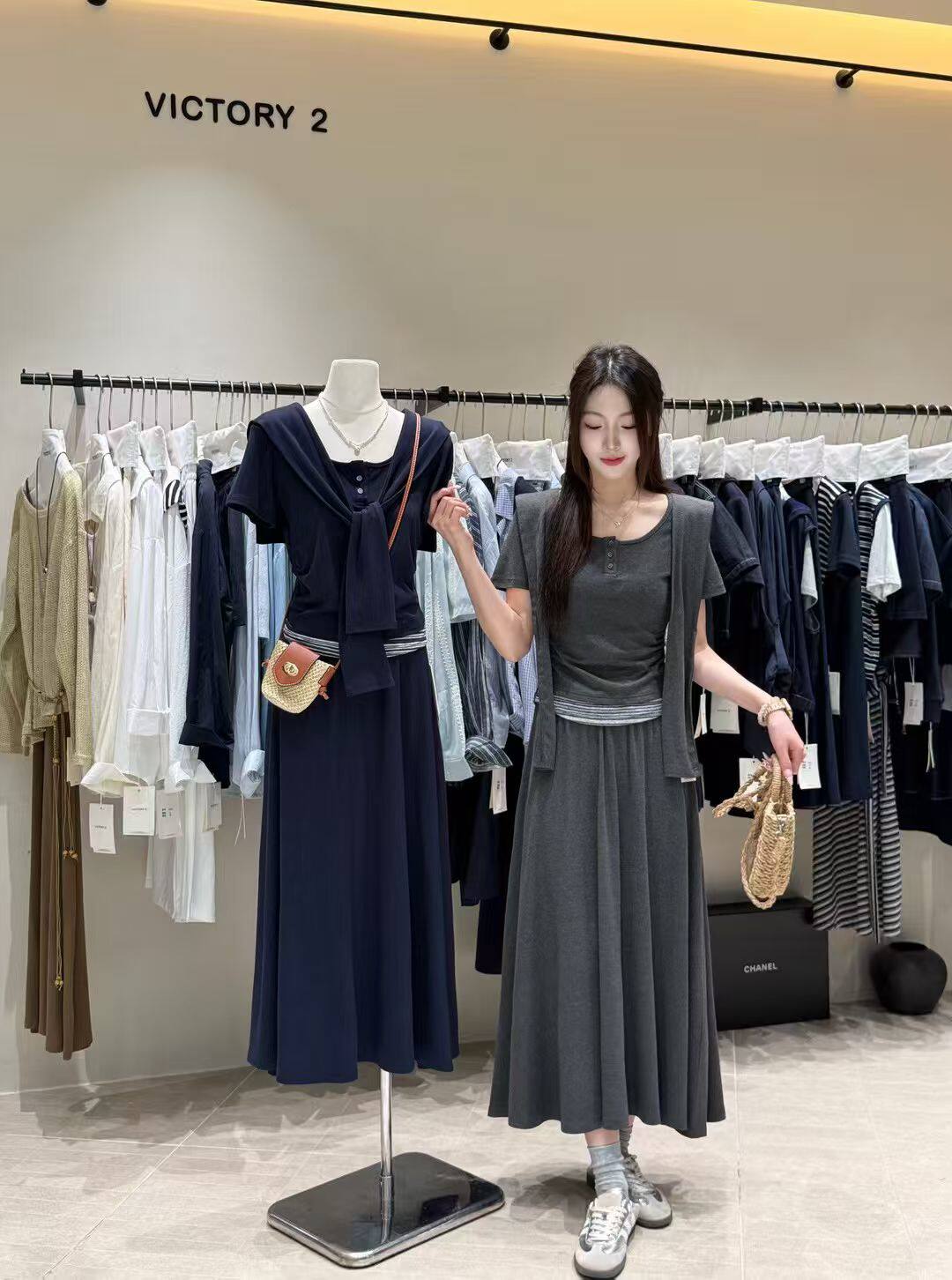 2026夏季新款时尚套装女配披肩假两件短袖上衣+显瘦半身裙三件套