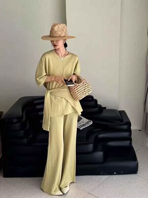 2026夏季新款时尚套装女配披肩宽松短袖上衣+显瘦微喇长裤三件套