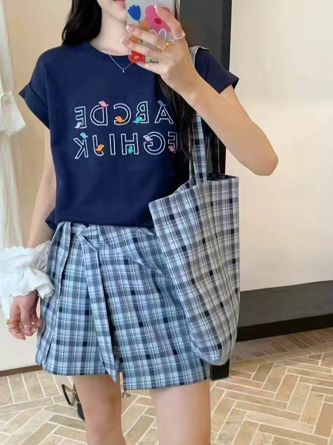 25新款时尚套装女配包包彩色字母刺绣短袖上衣+格子短裤三件套夏