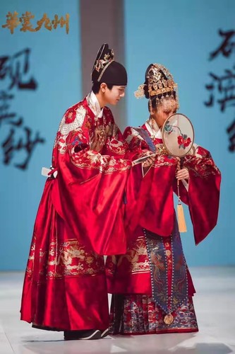 出租大码明制婚服新郎新娘