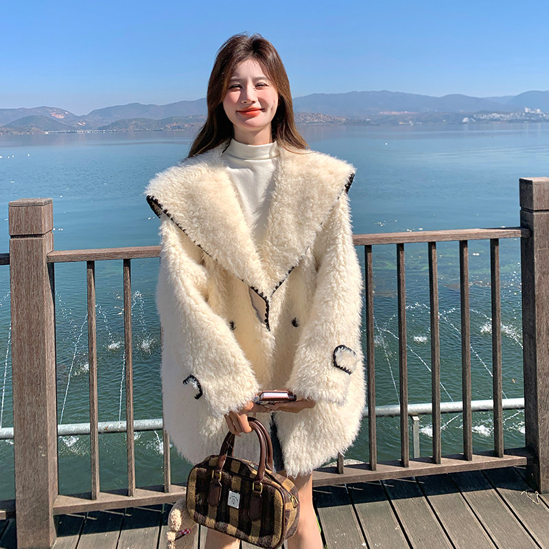 白色学院风海军领羊羔毛外套女冬新款韩系加厚减龄气质皮毛一体图片