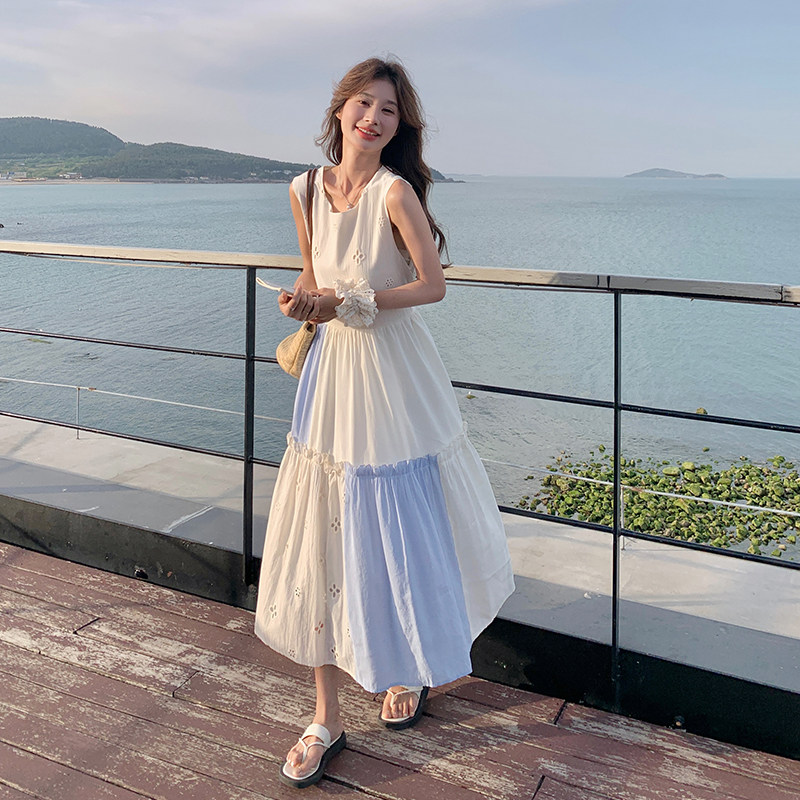 蓝白拼接撞色背心裙女夏季2025新款高腰显瘦镂空设计感无袖连衣裙,女装连衣裙,2C007