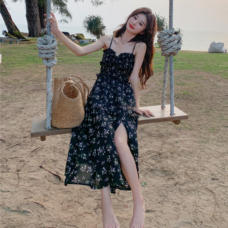 法式性感纯欲黑色连衣裙女2025超火夏季新款度假风漂亮碎花吊带裙图片