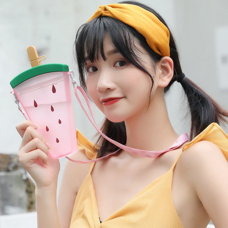抖音网红可爱水果冰杯塑料吸管水杯背带户外学生成人礼品西瓜水壶