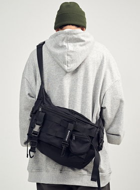 日系街头大容量斜挎包男潮牌工装机能单肩包ins女背包运动邮差包
