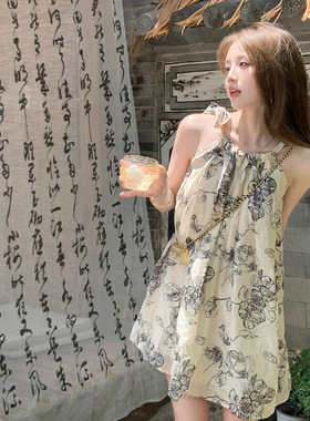 挂脖吊带碎花连衣裙女2026新款夏季小个子新中式海边度假短裙仙女