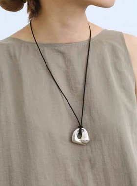 慵懒极简风不规则几何吊坠项链艺术感独特银色抽拉长款毛衣链新款